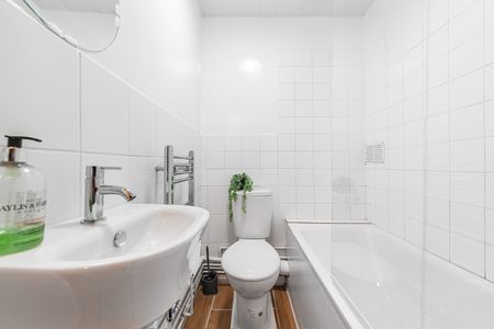 Room in a Shared Flat, Charcot House, SW15 - Photo 5
