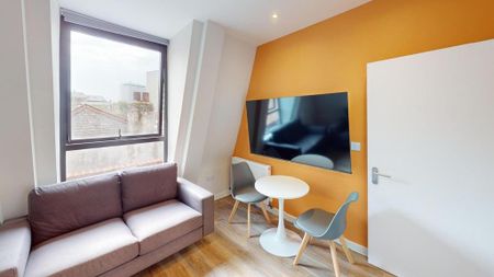 4 bedroom flat to rent - Photo 2