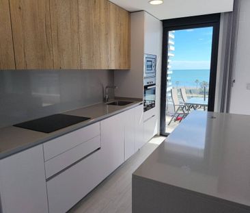 2 bedroom luxury penthouse for rent in Málaga, Andalusia - Photo 4