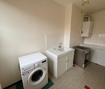 APPARTEMENT T1 [PRET DE MEUBLES] A LOUER A ROANNE - CENTRE VILLE - Photo 5