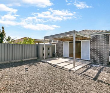 Spacious Family Haven with Multiple Living Zones - Photo 5