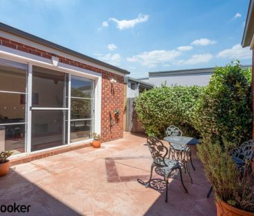 Modern 2-Bedroom House in Prime Bruce Location - Photo 6