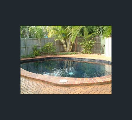 1/15 Tavistock St, Torquay, Qld 4655 - Photo 4