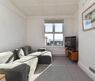4 bedroom flat to rent - Photo 4