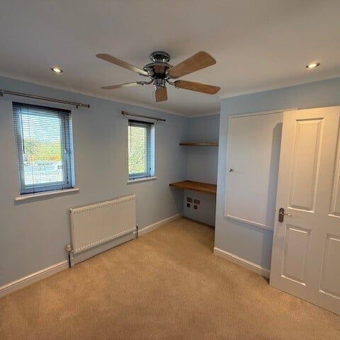 Field Close - Photo 1