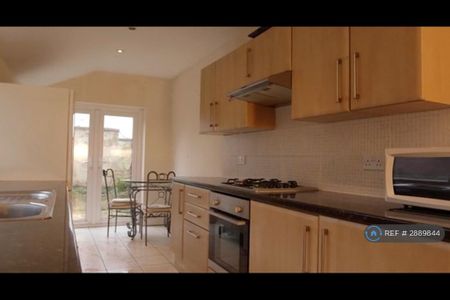 3 bedroom terraced house to rent - Photo 5