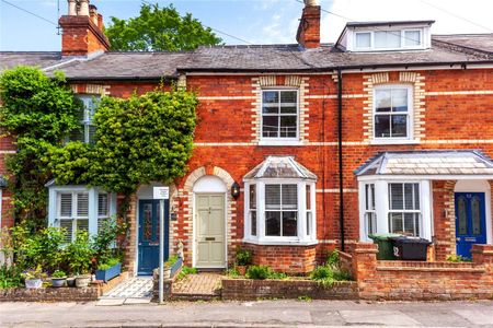 Beautiful Victorian terrace in a sought-after cul-de-sac - Photo 4