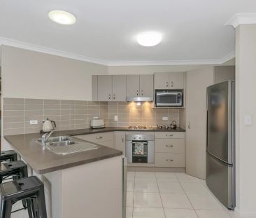 Classy Home with Shed & Pool in Quiet Street! - Photo 2