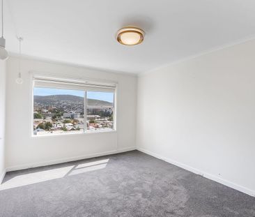 Stunning 2 Bedroom Apartment with Water Views - Photo 4