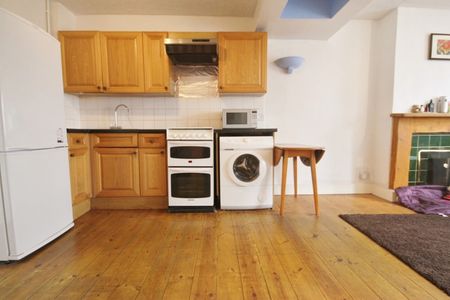 Station Road, Hounslow, Middlesex,TW3 - Photo 4