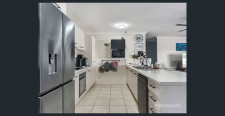 Family Living in Morayfield - Photo 5