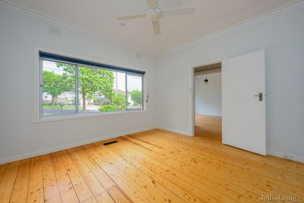 1/26 Fenacre Street, Strathmore - Photo 1