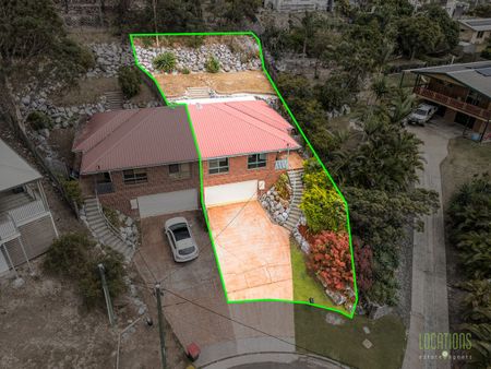 TIDY THREE BEDROOM DUPLEX + STUDY/4TH BEDROOM - Photo 4