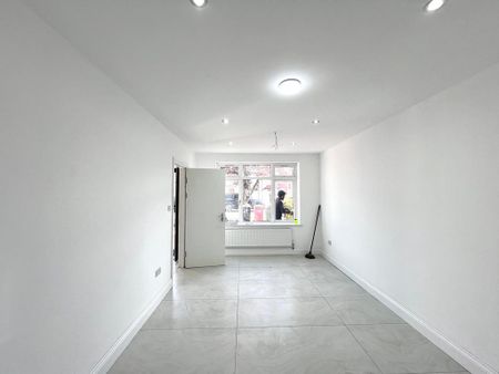 6 bedroom semi-detached house to rent - Photo 2