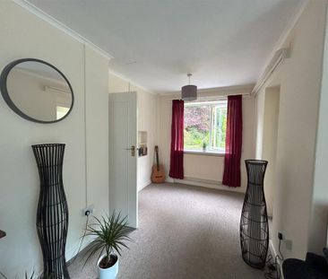 3 bedroom detached house to rent - Photo 2