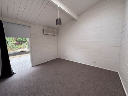 Spacious 3 Bedroom Home - Photo 5