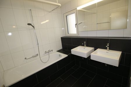 RARE! Beautiful apartment full of assets - Photo 4