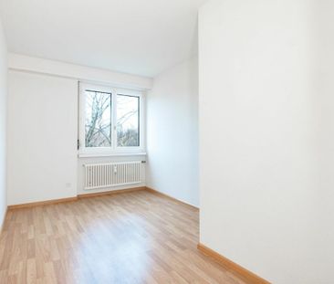 "4,5 Zimmerwohnung mit Gartenschwimmbad" - Photo 2