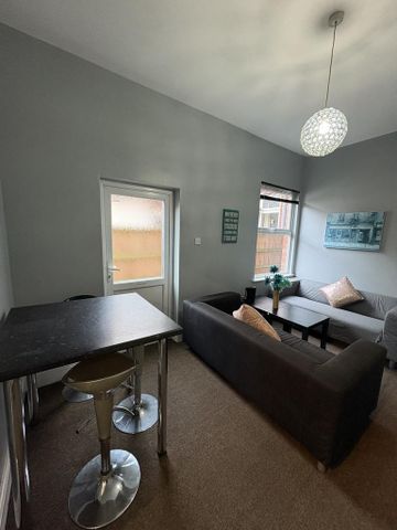 5 bedroom terraced house to rent - Photo 2