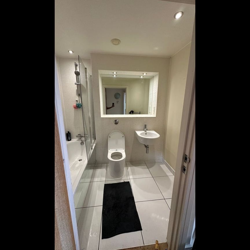 1 Bed Flat, Raphael House, IG1 - Photo 1