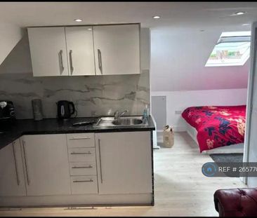 Studio to rent - Photo 3