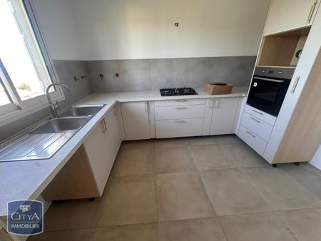 Location Maison 4 pièces 79m² PETITE ILE 97429 - Photo 5