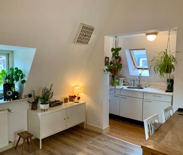 Te huur in het centrum van Bussum, een ruime studio met eigen voorz... - Photo 4