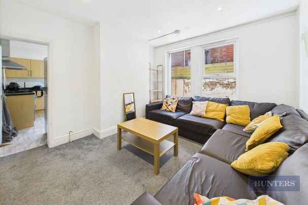 4 bedroom semi-detached house to rent - Photo 1