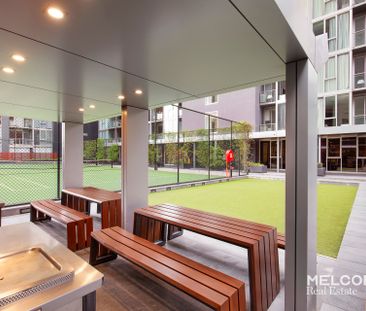STUNNING APARTMENT WITH SKYLINE VIEWS - UNFURNISHED - Photo 6