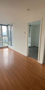 Amazing 1 Bed, 1 Bath, Balcony, Den, In-suite Laundry, Prime Location! - Photo 3