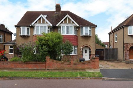 3 bedroom semi-detached house to rent - Photo 3