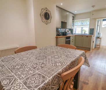 2 bedroom end of terrace house to rent - Photo 6