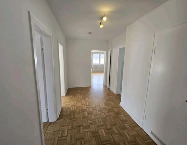 Ruhige, geräumige 5-Zimmer-Wohnung in Kirchrode - Photo 1