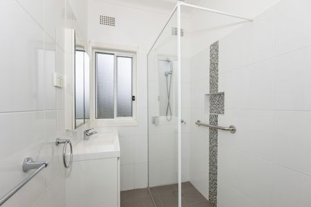 Neat And Tidy 3 Bedroom Home - Photo 5