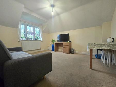 2 bedroom flat to rent - Photo 2