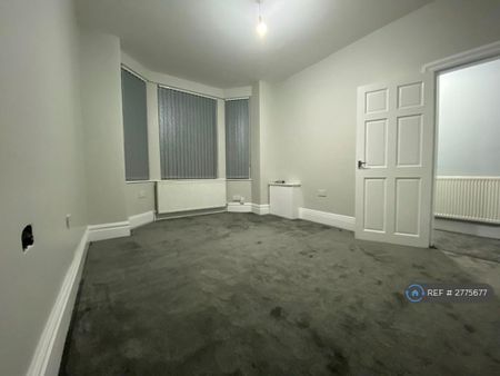 3 bedroom end of terrace house to rent - Photo 4