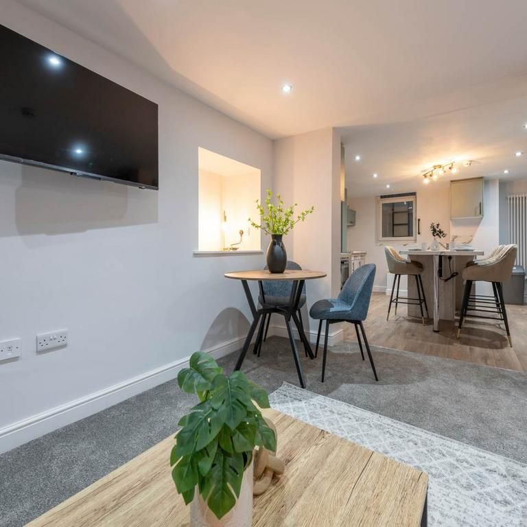 1 bedroom in a house share to rent - Photo 1