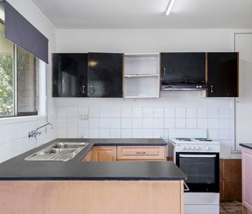 FAMILY-FRIENDLY LIVING IN A SOUGHT-AFTER STRATHPINE LOCATION - Photo 3