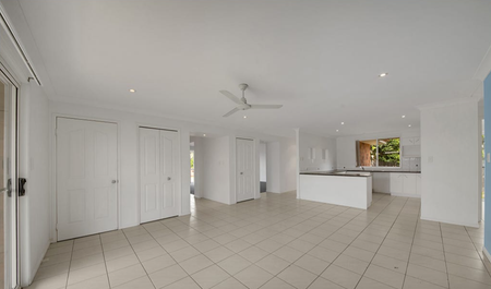 LARGE FAMILY HOME IN SOUGHT AFTER LOCATION! - Photo 5