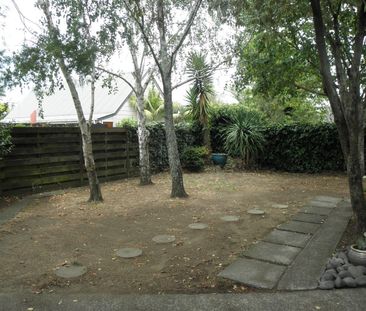 Accross From Sylvia Park - Photo 2