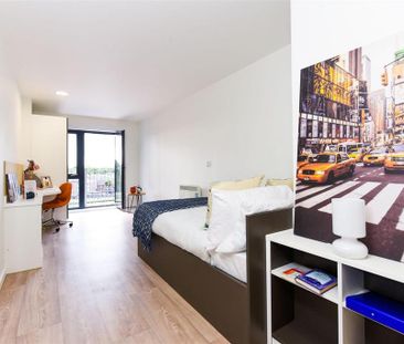 1 bedroom in a flat share to rent - Photo 5