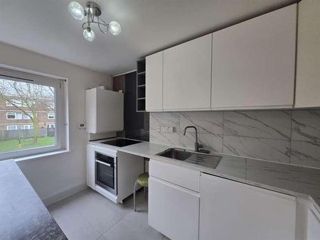 Flat, Kilpatrick Court, Darenth Road, London, N16 - Photo 5