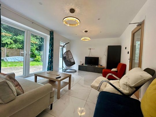 Aldershot Road, Fleet, Hampshire, GU51 - Photo 1