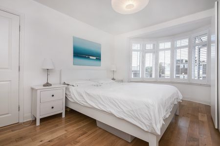 Semi-detached House to rent - Brent Road, London, SE18 - Photo 5