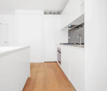 “Executive 1-Bedroom Apartment with privte access to unit” - Photo 2