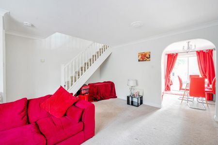 3 bedroom House To Let Total Size: 948 SQ FT - Photo 2