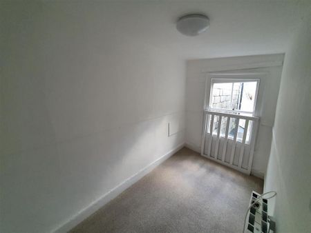 3 bedroom flat to rent - Photo 5