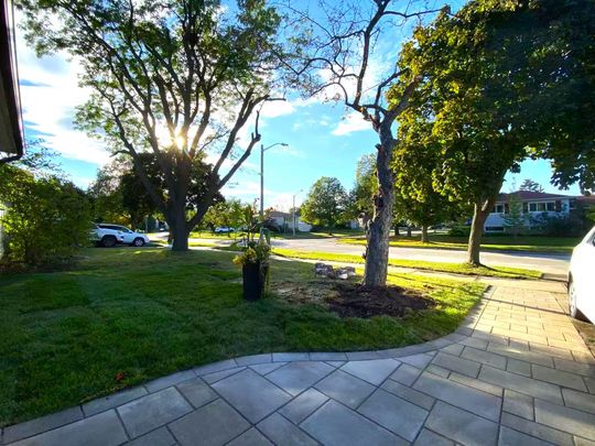 For Lease - 17 Boundy Crescent, Toronto, Ontario - Photo 1