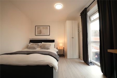 property to rent - Photo 3