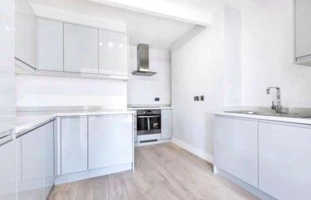 High Street, Alton, Hampshire, GU34 - Photo 3